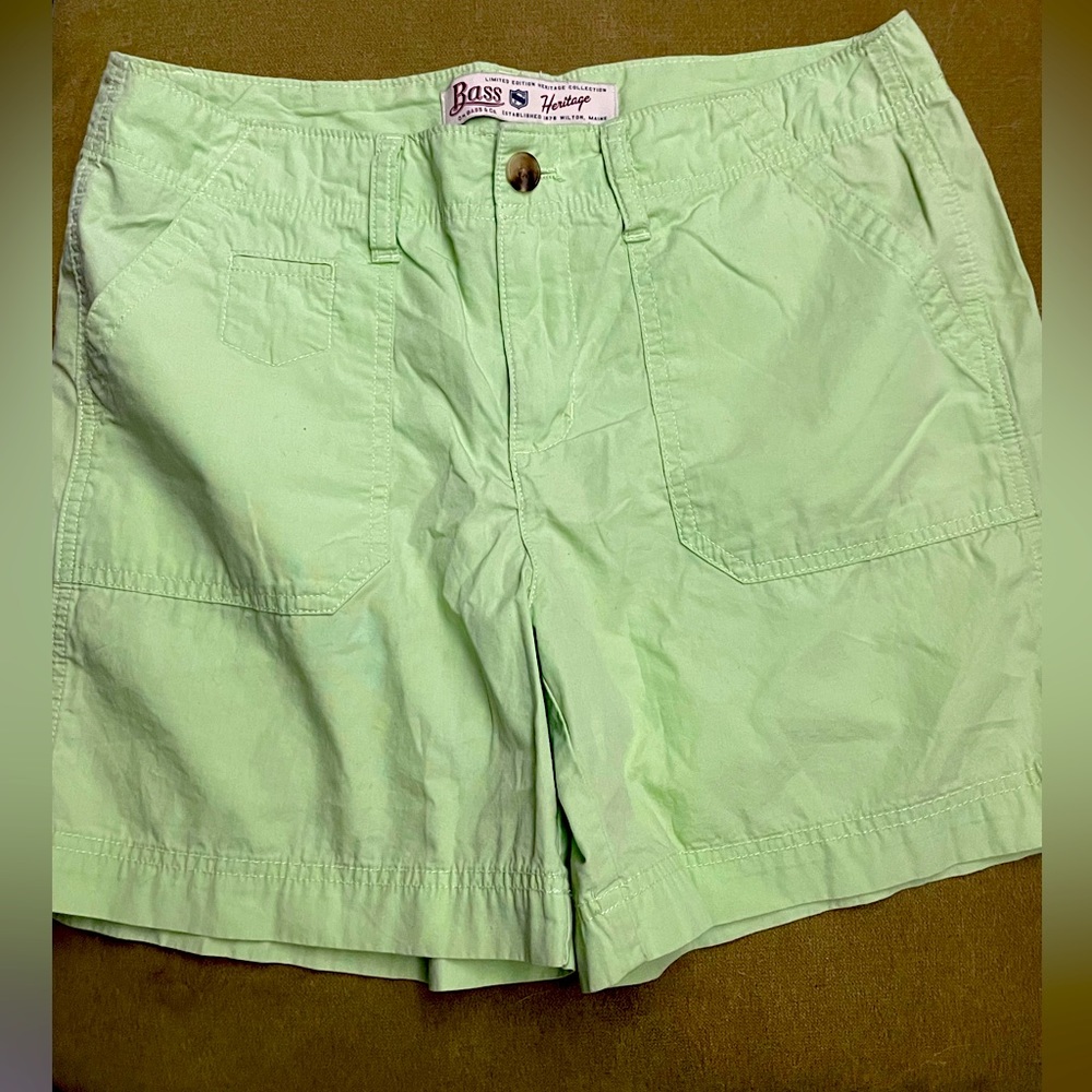 Bass Heritage women’s green khaki shorts.